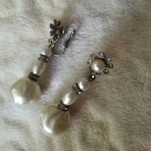 Vintage Pearl & rhinestone dangle clip on earrings